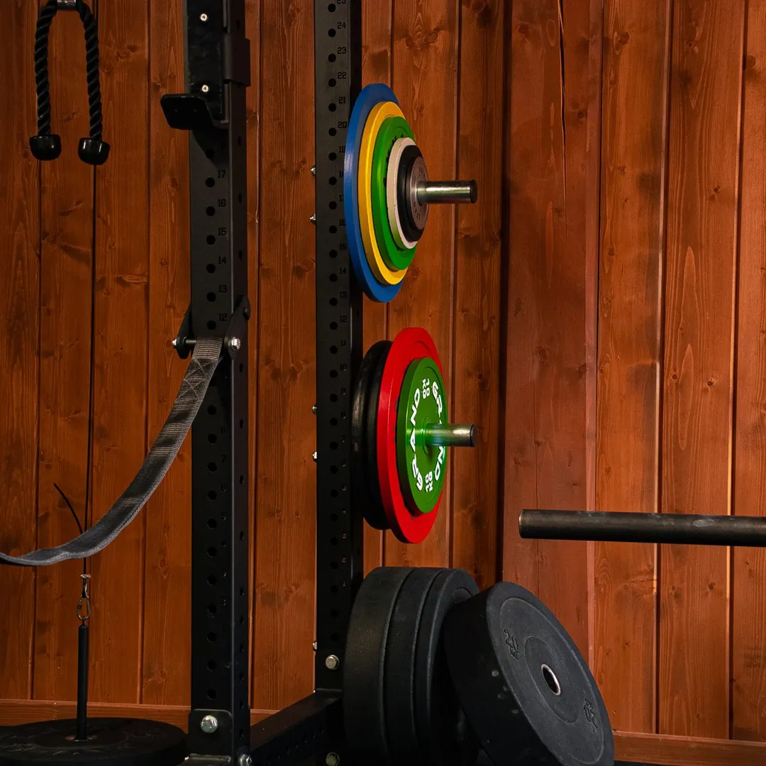 Power rack z talerzami w studiu Barno Forge